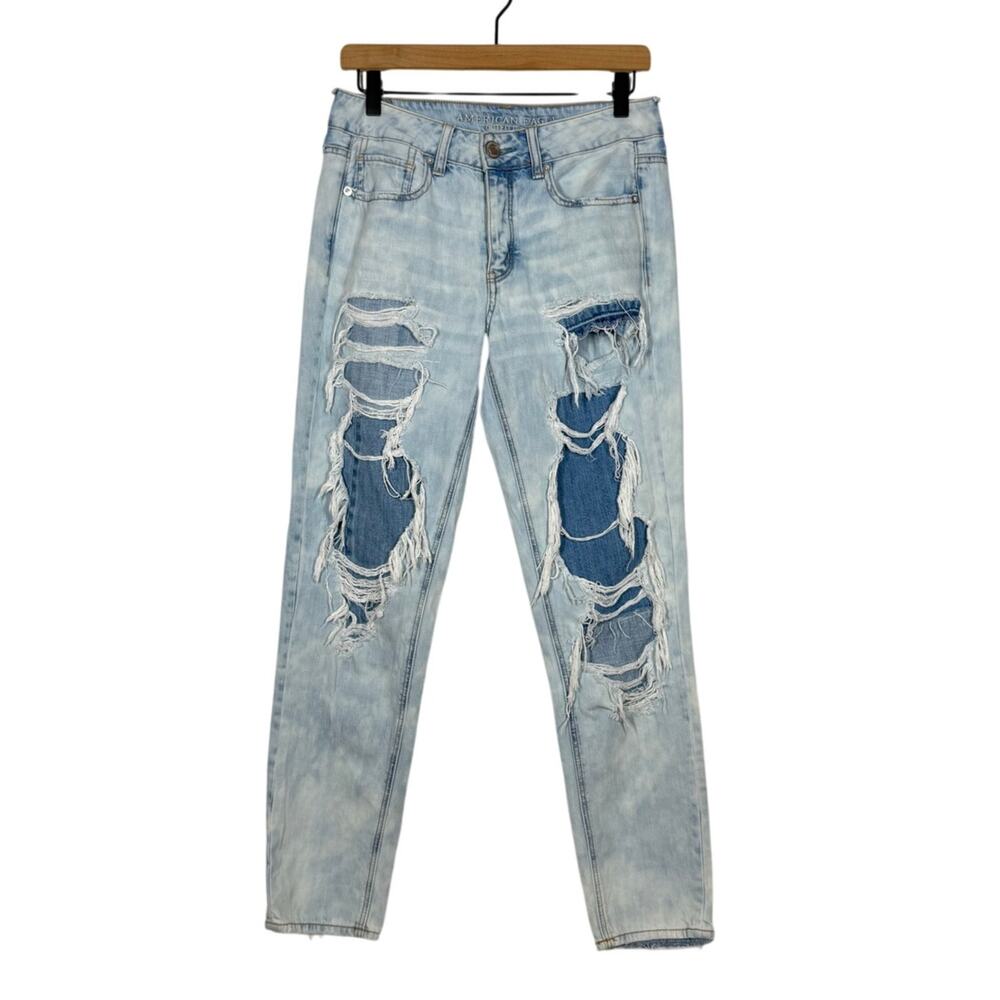 American Eagle Tomgirl Jeans Size 2 Blue Denim Mid Rise Light Wash Destroyed